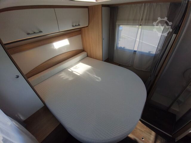 Halvintegrerad husbil SUNLIGHT T 69 S, Quensbett, SAT, Hubbett, Navi,1 Hand