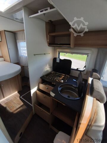 Halvintegrerad husbil SUNLIGHT T 69 S, Quensbett, SAT, Hubbett, Navi,1 Hand