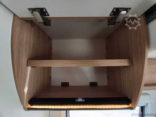 Halvintegrerad husbil SUNLIGHT T 69 S, Quensbett, SAT, Hubbett, Navi,1 Hand