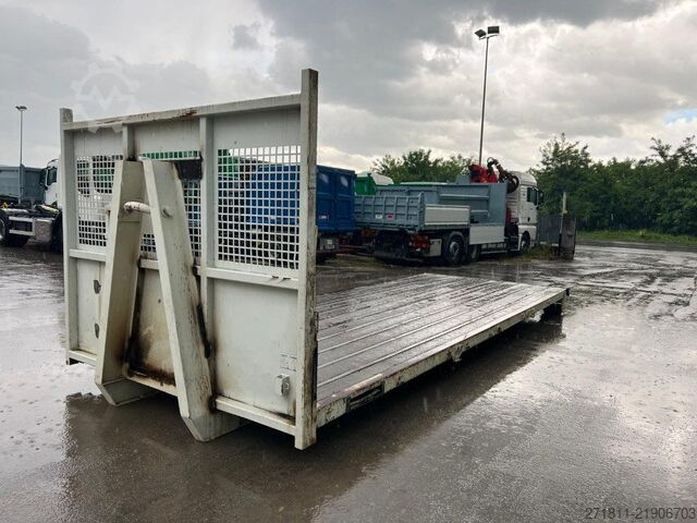 Container cu cârlig  CONTAINER SCARRABILE A PIANALE SENZA SPONDE