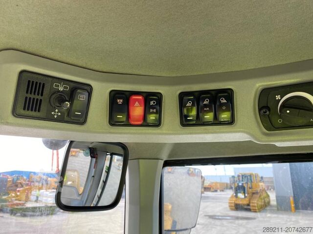 Колесный погрузчик CAT 938 M (Bucket + Forks)