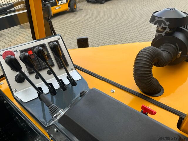 Xe nâng bốn hướng Combilift CB3000/LPG /2016 year/ Perfect condition
