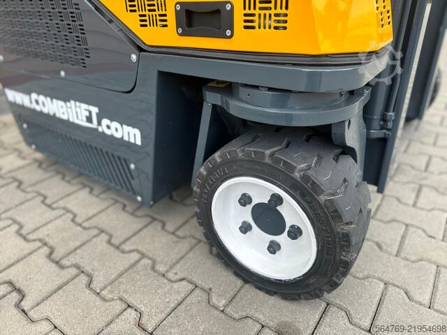 Xe nâng bốn hướng Combilift CB3000/LPG /2016 year/ Perfect condition