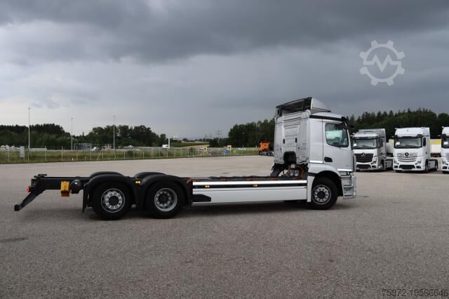 Caminhão com carroçaria intercambiável Mercedes-Benz eActros 400 L