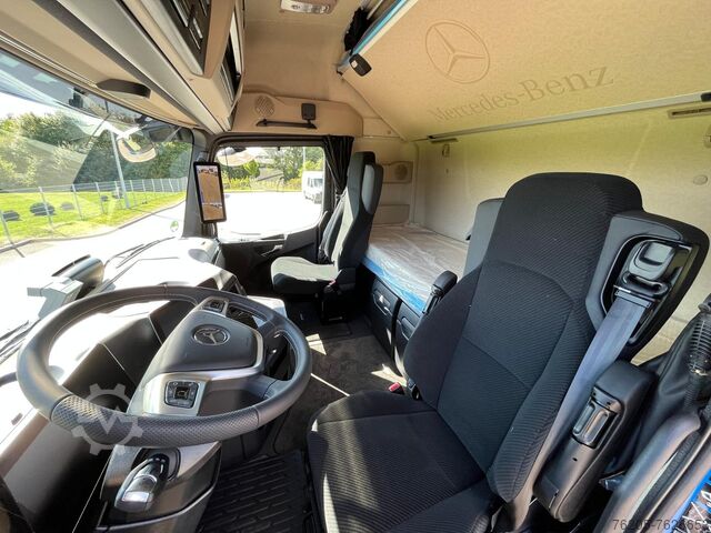 標準トラクターユニット Mercedes-Benz Actros 1848 LS KlimaA STH Pano Luft AUT AHK ACC