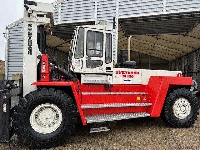 Wózek widłowy z silnikiem wysokoprężnym Svetruck 30120-46