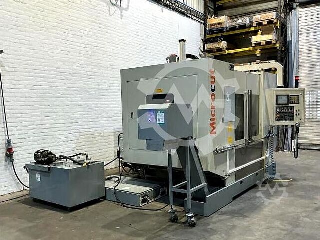 ماكينات التفريز Microcut VMC-1300 موديل 2005 Microcut VMC-1300