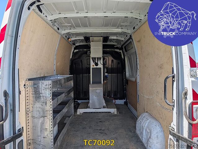 Lifting platform Renault Master 145.35 nacelle klubb