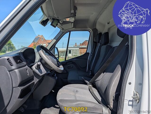 Plataforma elevatória Renault Master 145.35 nacelle klubb