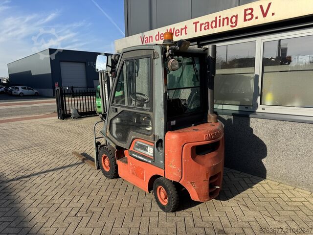 日产 FD01A15 两节330mm门架，侧移装置 / 第4功能，柴油，全封闭驾驶室。使用小时数低。 NISSAN FD01A15 duplo330 sideshift / 4e Functie DIESEL FULL CAB. LOW HOURS