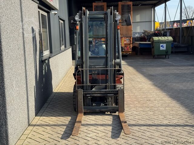 日产 FD01A15 两节330mm门架，侧移装置 / 第4功能，柴油，全封闭驾驶室。使用小时数低。 NISSAN FD01A15 duplo330 sideshift / 4e Functie DIESEL FULL CAB. LOW HOURS