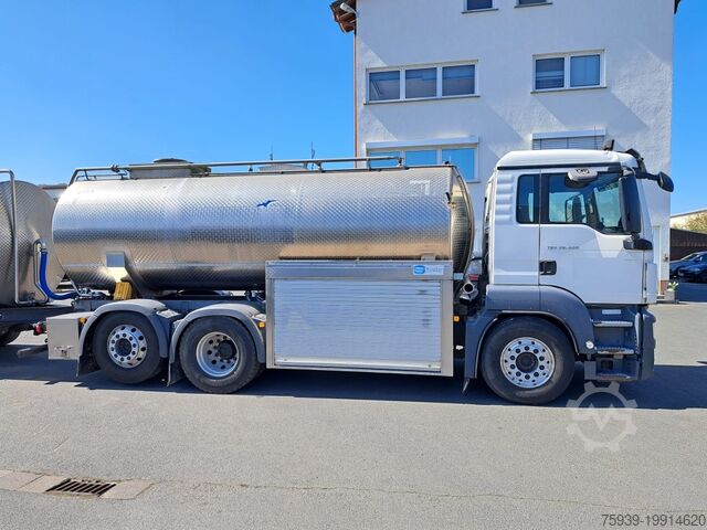 LKW mit Tankaufbau MAN TGS 26.420 6x2  ATM bei 740.430 km am 30.12.2021