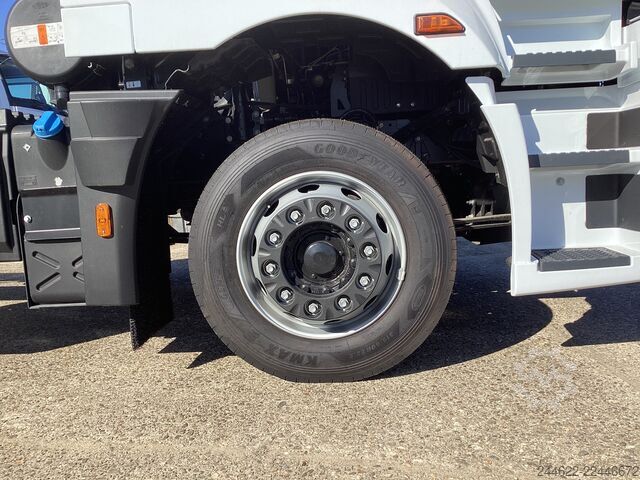 Custom body truck Ford Ford 4x2 Road 1833 Low Roof Sleeper Cab