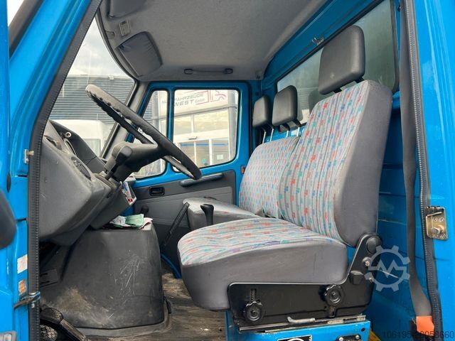 Transporter mit Koffer MERCEDES-BENZ 410 D Koffer *Hebebühne*