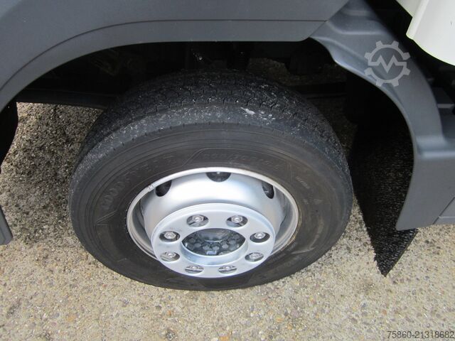 Box truck Mercedes-Benz 1230 Atego Koffer 8,14 m lang LBW Autom.