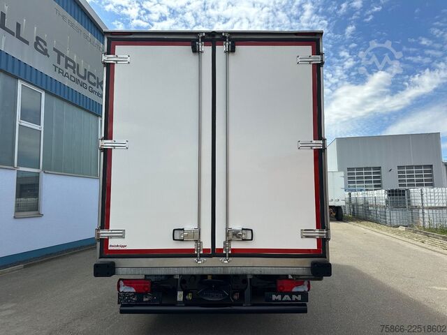 Autocarro con cassone MAN 12.250 TGL BL Iso Koffer 5.70m orig.110.777 km