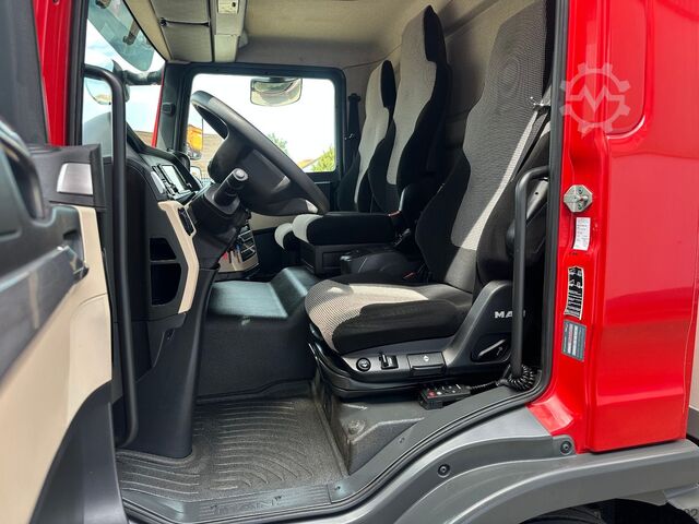 Autocarro con cassone MAN 12.250 TGL BL Iso Koffer 5.70m orig.110.777 km
