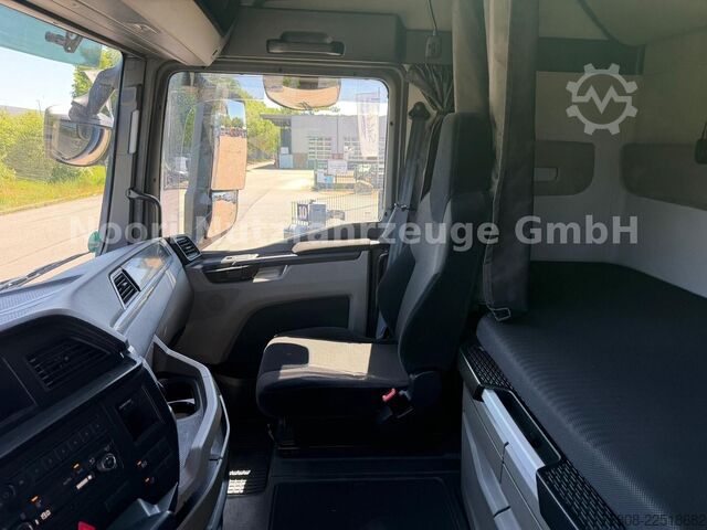 Стандартний тягач MAN TGX 18.510 XXL Intarder ACC LGS Standklima Navi