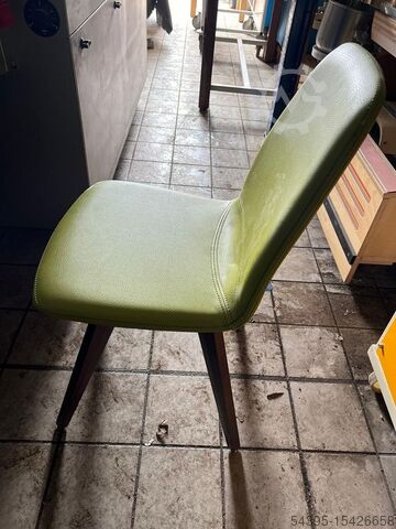 Café-Einrichtung Tische Stühle Bänke