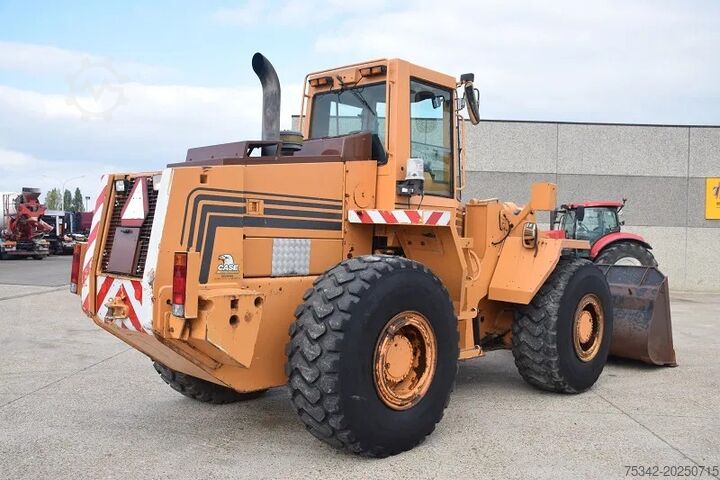  Case 821B