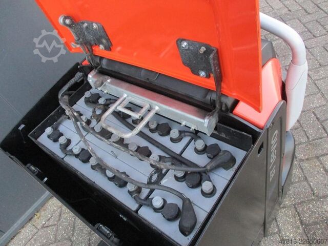Carretilla elevadora baja TOYOTA LPE250