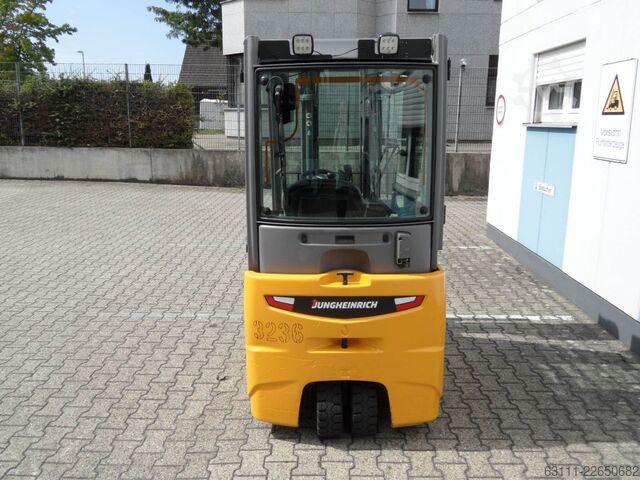 Chariot élévateur électrique à 3 roues Jungheinrich EFG 215 - Triplex - Doppelpedal - wenig Stunden