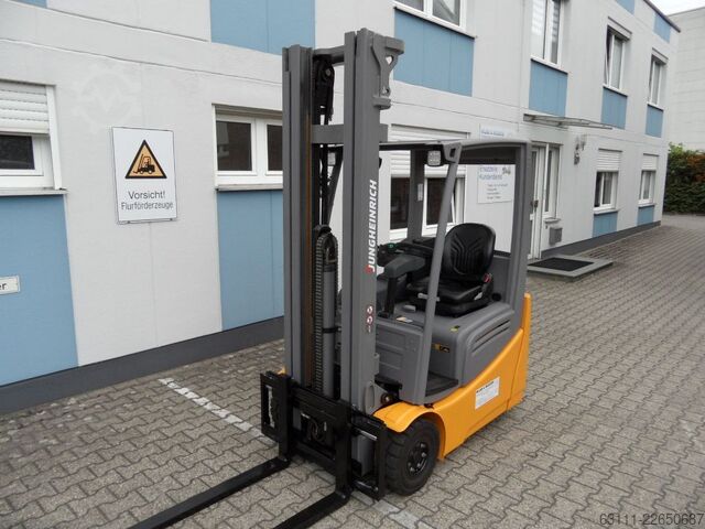 Chariot élévateur électrique à 3 roues Jungheinrich EFG 215 - Triplex - Baujahr 2022