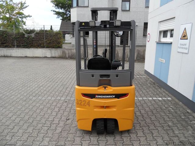 Chariot élévateur électrique à 3 roues Jungheinrich EFG 215 - Triplex - Baujahr 2022