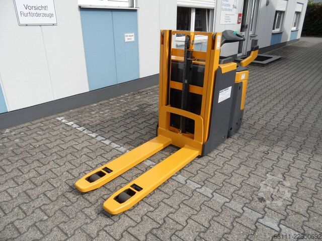 Gerbeur manuel Jungheinrich ERD 220 - NEUE Batterie - Plattform klappbar