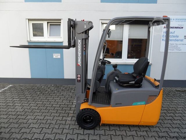 Chariot élévateur électrique à 3 roues Jungheinrich EFG 115 - Triplex - NEUE Batterie - aufgearbeitet