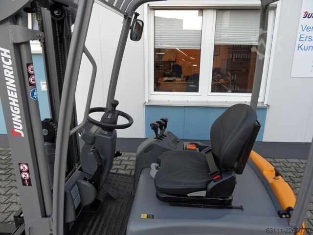 Chariot élévateur électrique à 3 roues Jungheinrich EFG 115 - Triplex - NEUE Batterie - aufgearbeitet
