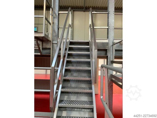  GRT Projects 9,2 m² Edelstahl Bühne