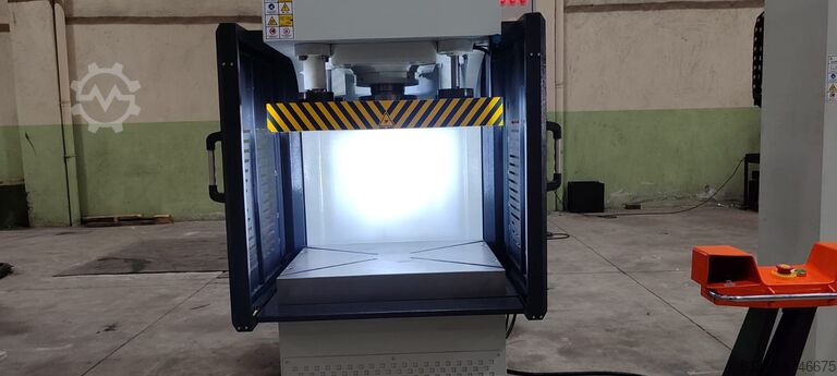 เครื่องกดไฮโดรลิกซี Durendus 100 Tonnen Einständerpresse