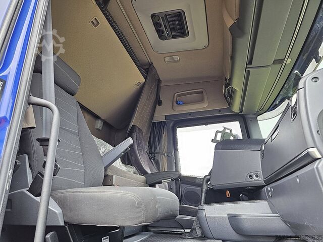 Khung xe có cabin lái SCANIA R440 6x2*4