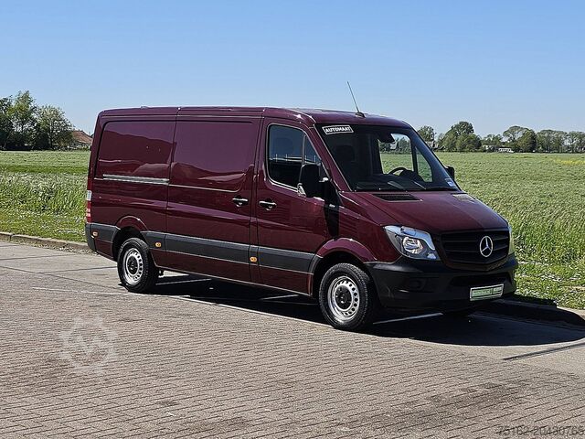 Універсал з високим дахом MERCEDES-BENZ 211