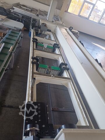 Roboter-Fräsanlage Stäubli Roboter-Fräsanlage