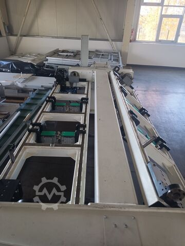 Roboter-Fräsanlage Stäubli Roboter-Fräsanlage