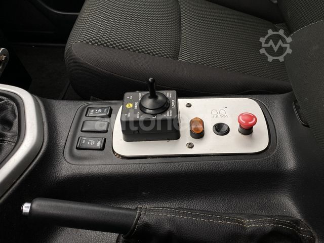 Sonstige NISSAN Navara NP300 4x4 *Winterdienst* Schild+Streuer 5