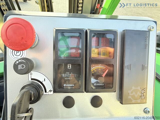 4방향 지게차 Combilift CB4000 GAS TRIPLEX 5200 POSITIONER