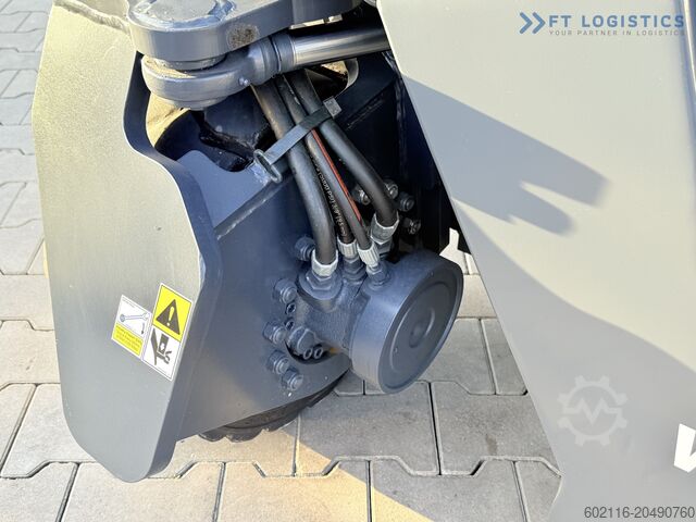 4방향 지게차 Combilift CB4000 GAS TRIPLEX 5200 POSITIONER