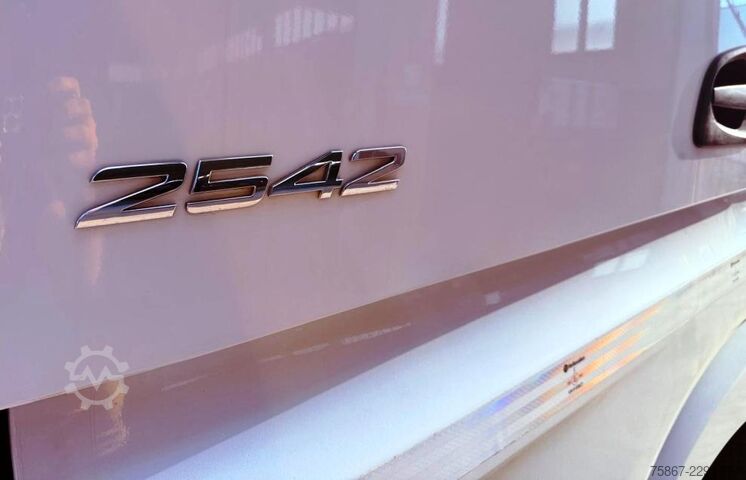  Mercedes-Benz Actros 2542