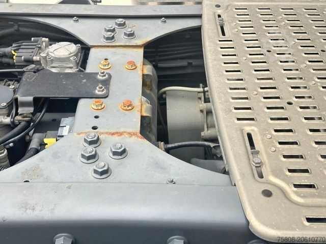 Standartinis vilkikas DAF XF530 SSC 2TANKS 1180L ACC LDWS  FCW