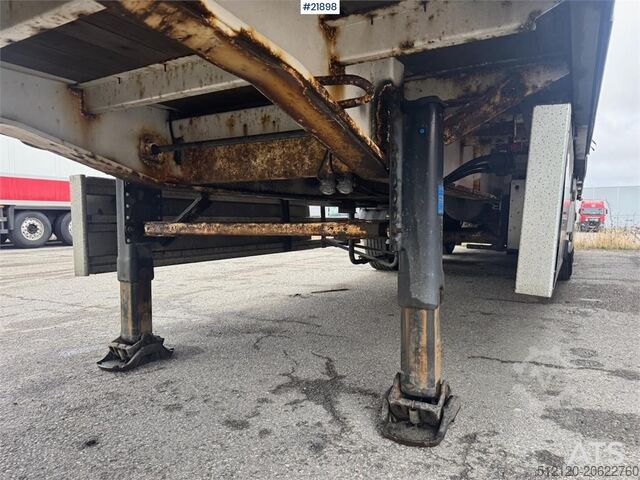 خزانة Ekeri بفتحة جانبية كاملة. Ekeri Cabinet with full side opening.