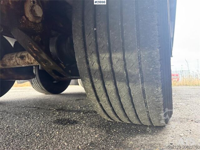 خزانة Ekeri بفتحة جانبية كاملة. Ekeri Cabinet with full side opening.