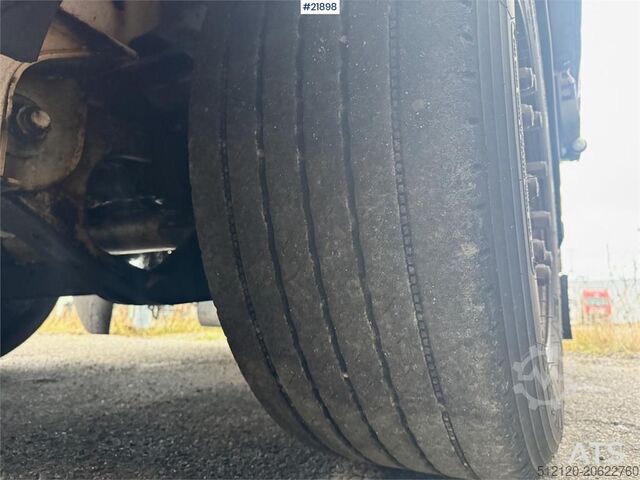 خزانة Ekeri بفتحة جانبية كاملة. Ekeri Cabinet with full side opening.