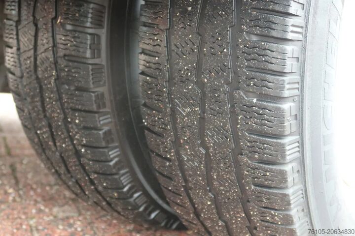 Koffer Iveco 72 C 180 bak + Dhollandia klep 1000 KG 3.0 L motor