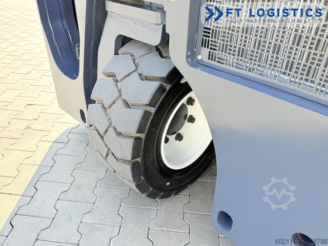 чотири-напрямний навантажувач Combilift CB4500 GAS TRIPLEX 6400 FORK POSITIONER