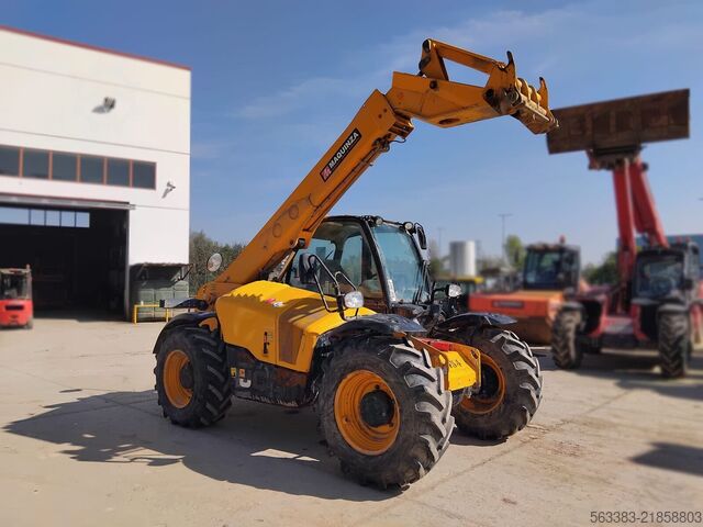 Máy xúc nâng kiểu ống lồng JCB 531.70