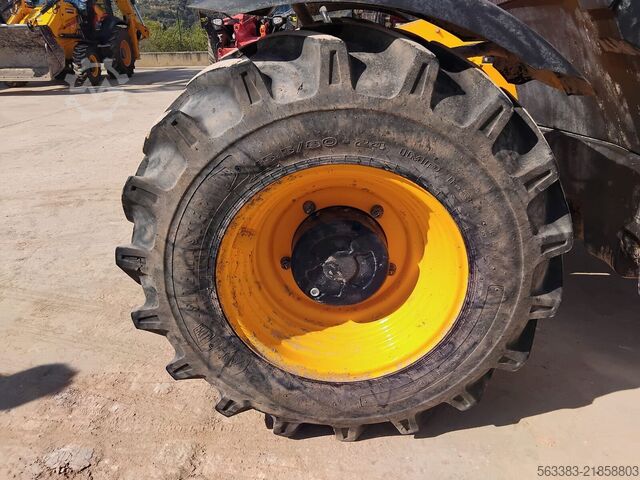 Máy xúc nâng kiểu ống lồng JCB 531.70
