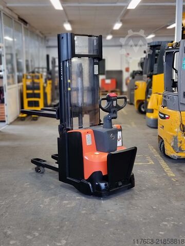 Operatore di transpallet BT BT Hochhubwagen BT SWE 120L